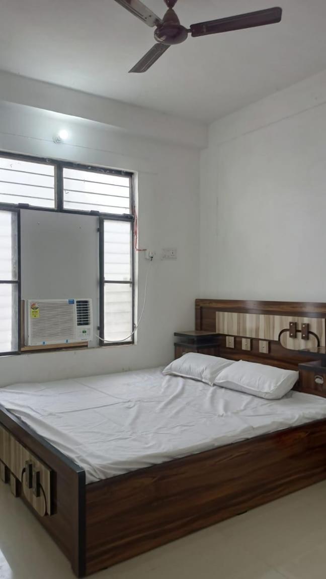 Sriram Homestay 01 Km To Sri Ram Mandir Ayodhya Exterior photo